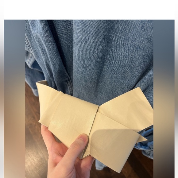 🌸Zara belted denim dress, Looks stunning on.It has beautiful distressing look - Picture 4 of 8